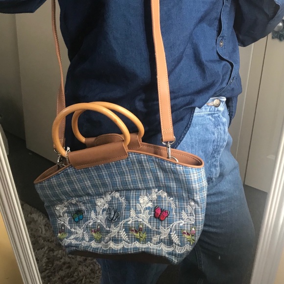 Relic Crossbody - Picture 2 of 14